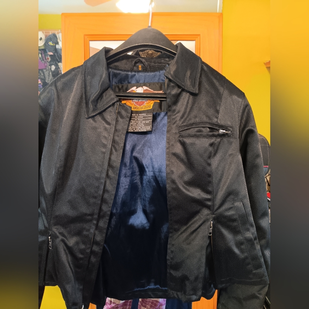 20 yr old women's Vintage Harley Davidson windbreaker motorcycle jacket
